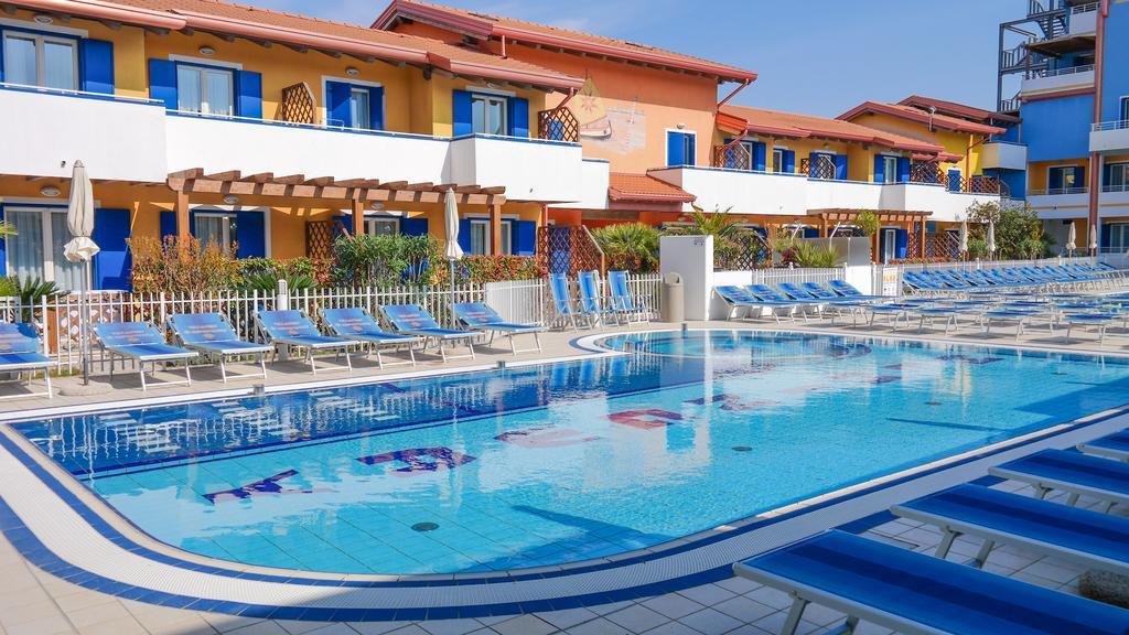 Villaggio Hemingway - Family Aparthotel Caorle Ngoại thất bức ảnh