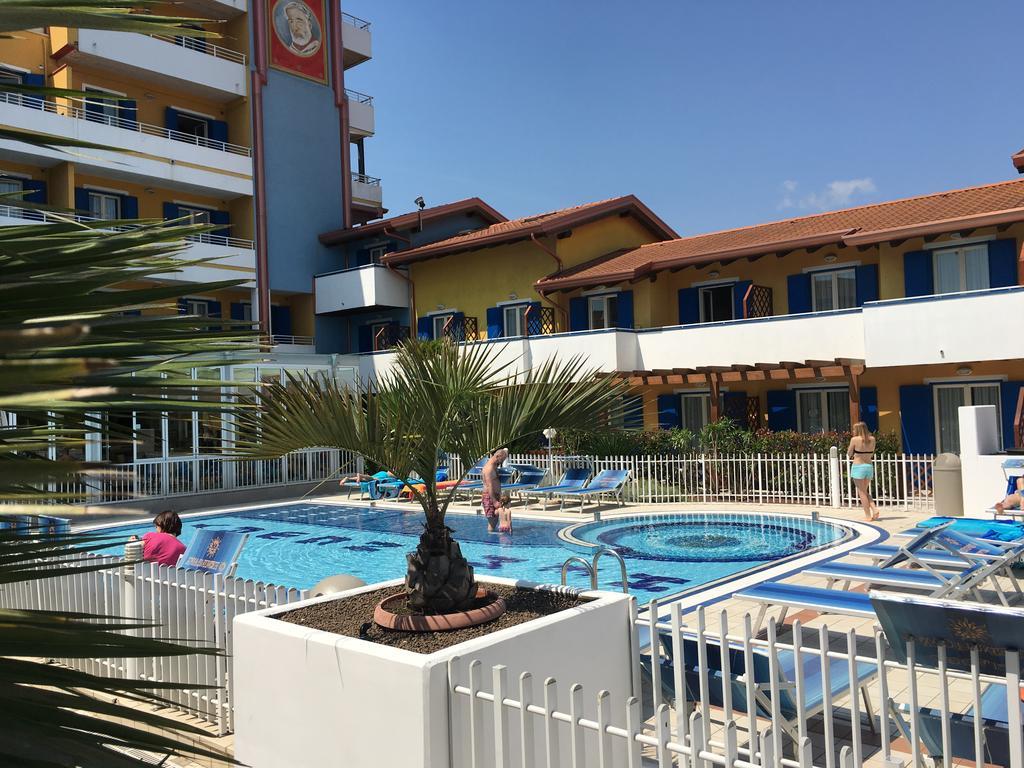 Villaggio Hemingway - Family Aparthotel Caorle Ngoại thất bức ảnh