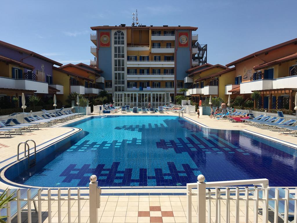 Villaggio Hemingway - Family Aparthotel Caorle Ngoại thất bức ảnh